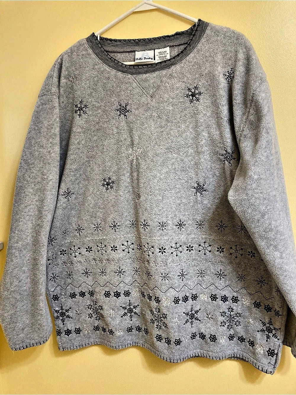 Bobbie Brooks Gray Snowflake Crewneck Size XL Like New